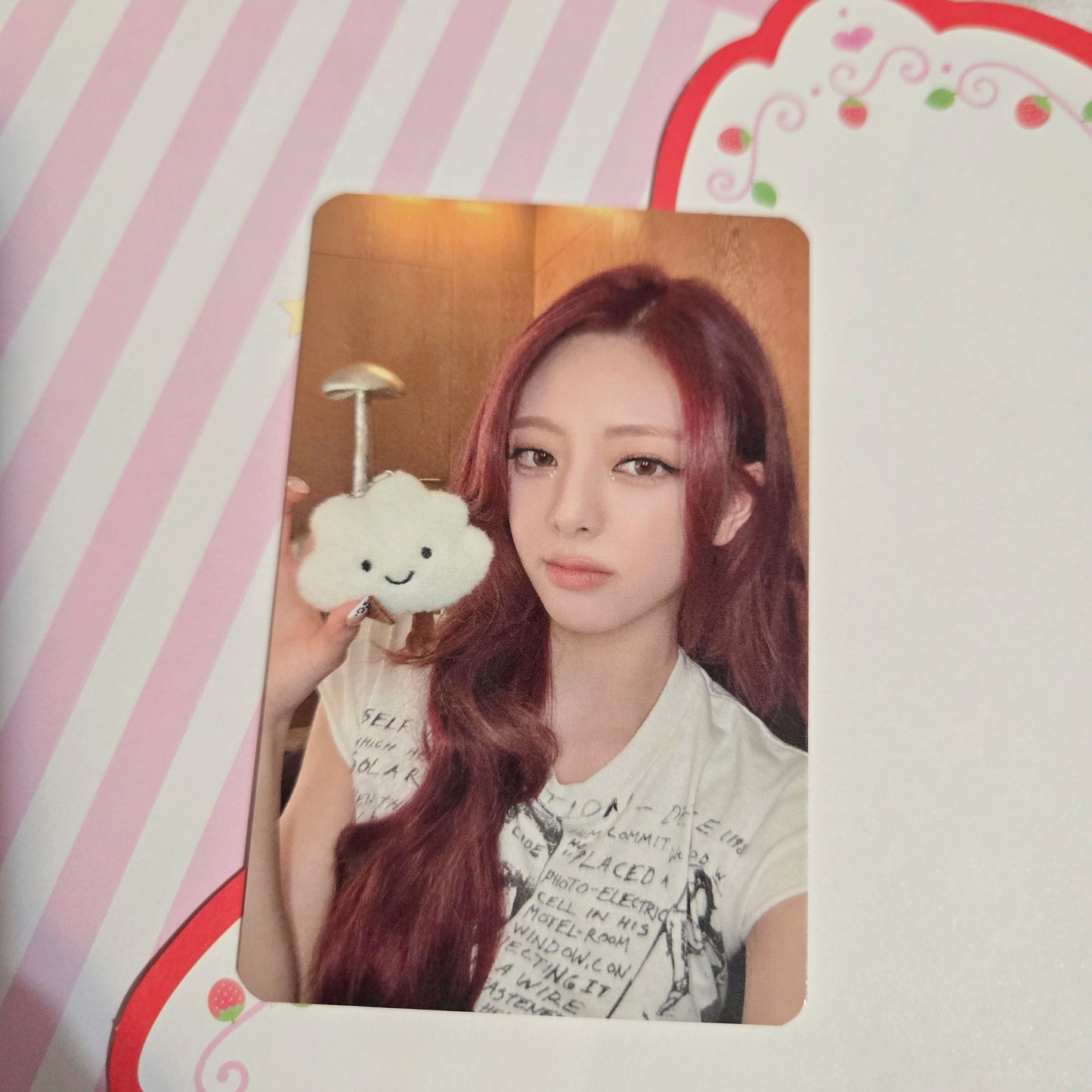 Itzy Yuna Tunnel Vision Apple Music Pre-order Photocard
