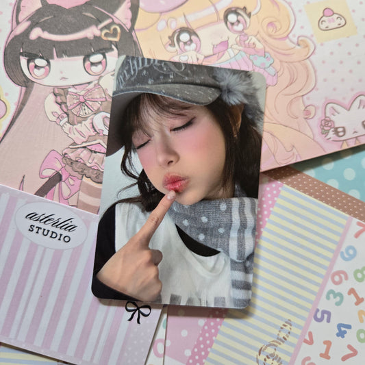 Chuu XOXO Cyber Love Grey Scarf Lip Pose Ver.  Apple Music Lucky Draw  PhotoCard