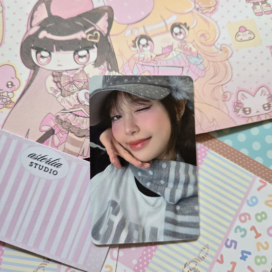 Chuu XOXO Cyber Love Grey Scarf Hand Pose Ver.  Apple Music Lucky Draw  PhotoCard